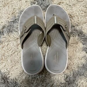 Women’s Clark flip flops